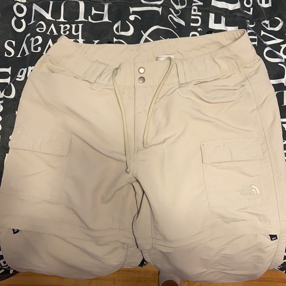 Never been worn before North Face pants/shorts - Picture 3 of 6